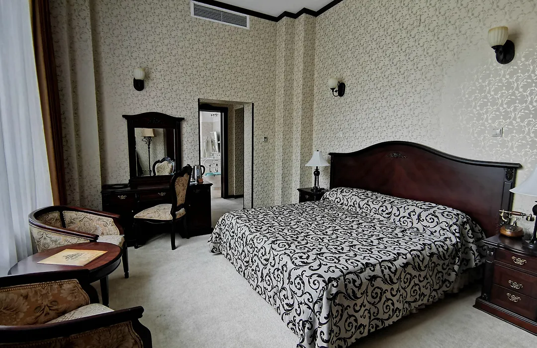Hotel Carol-1